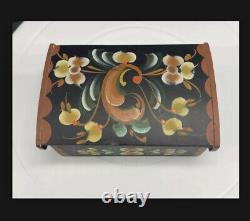 Vintage Norwegian traditional Scandinavian Rosemaling wooden Jewelry Trinket box